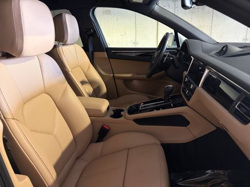 Certified 2026 Porsche Macan AWD/4WD image 22