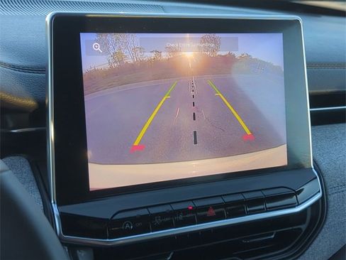 Certified 2024 Jeep Compass Latitude image 18