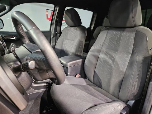 Used 2017 Toyota Tacoma TRD Sport w/ Tow Package (A/T) AWD/4WD image 23