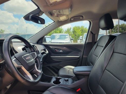 Used 2024 GMC Terrain SLT FWD image 11