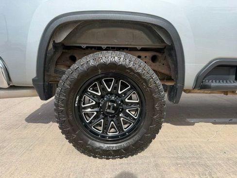 Used 2024 Chevrolet Silverado 2500 LT AWD/4WD image 10