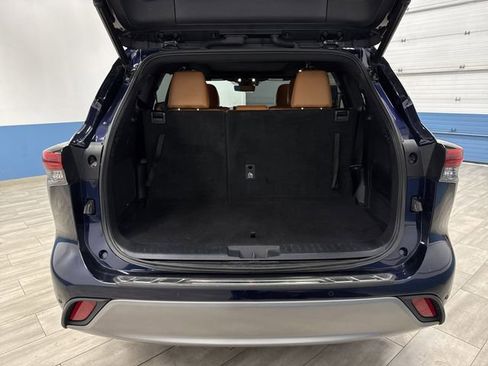Used 2021 Toyota Highlander Platinum image 16
