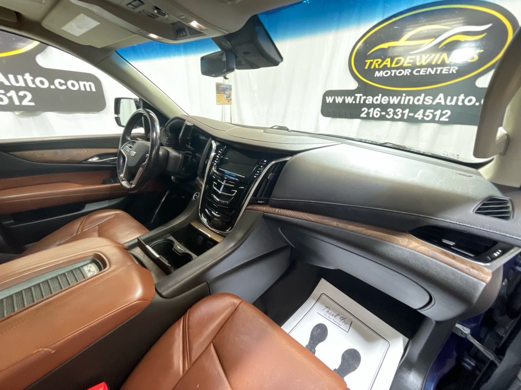 Used 2019 Cadillac Escalade ESV Luxury AWD/4WD image 39
