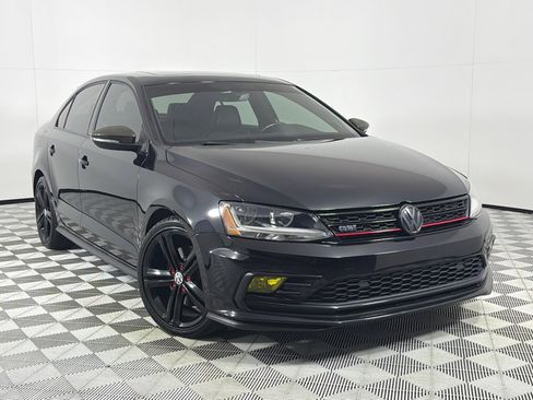 Used 2017 Volkswagen Jetta GLI image 2