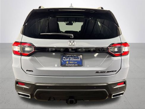 Certified 2025 Honda Pilot Black Edition image 8