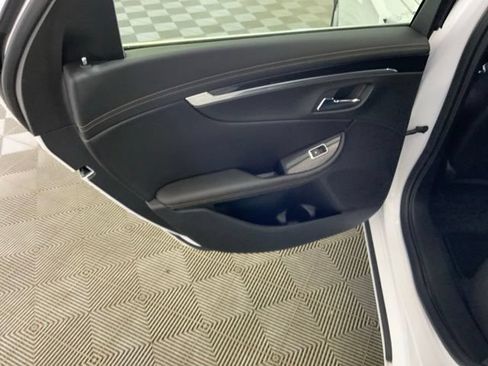 Used 2018 Chevrolet Impala LT FWD image 28