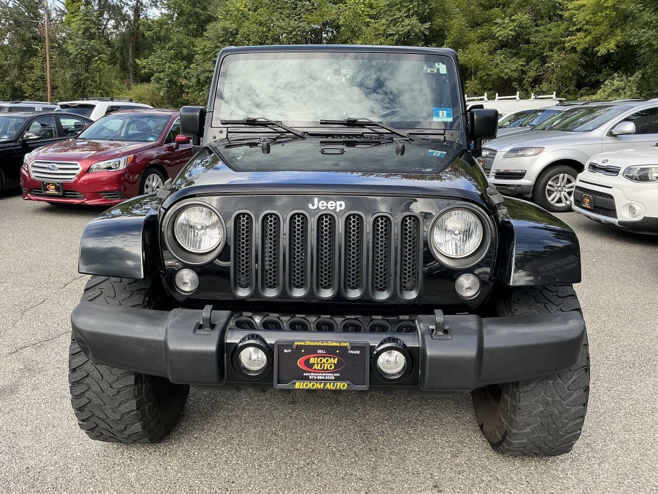 Used 2016 Jeep Wrangler Unlimited Sahara w/ Connectivity Group AWD/4WD image 2