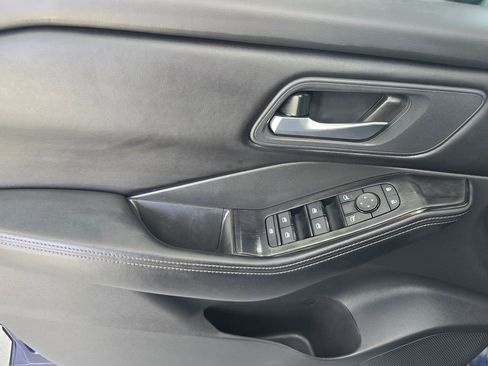 Used 2025 Nissan Rogue SV FWD image 17