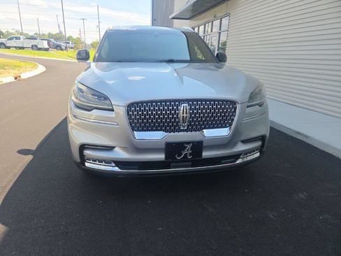 Used 2021 Lincoln Aviator Reserve w/ Equipment Group 201A AWD/4WD image 2