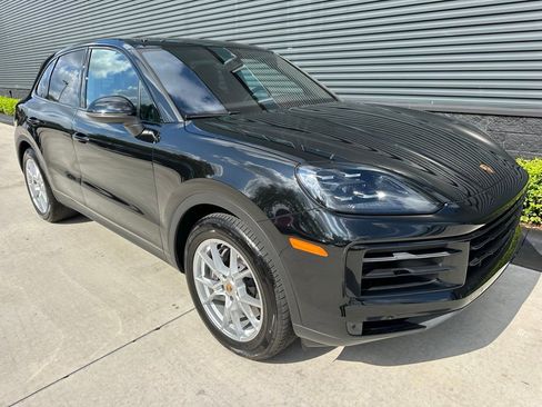 Used 2024 Porsche Cayenne image 11