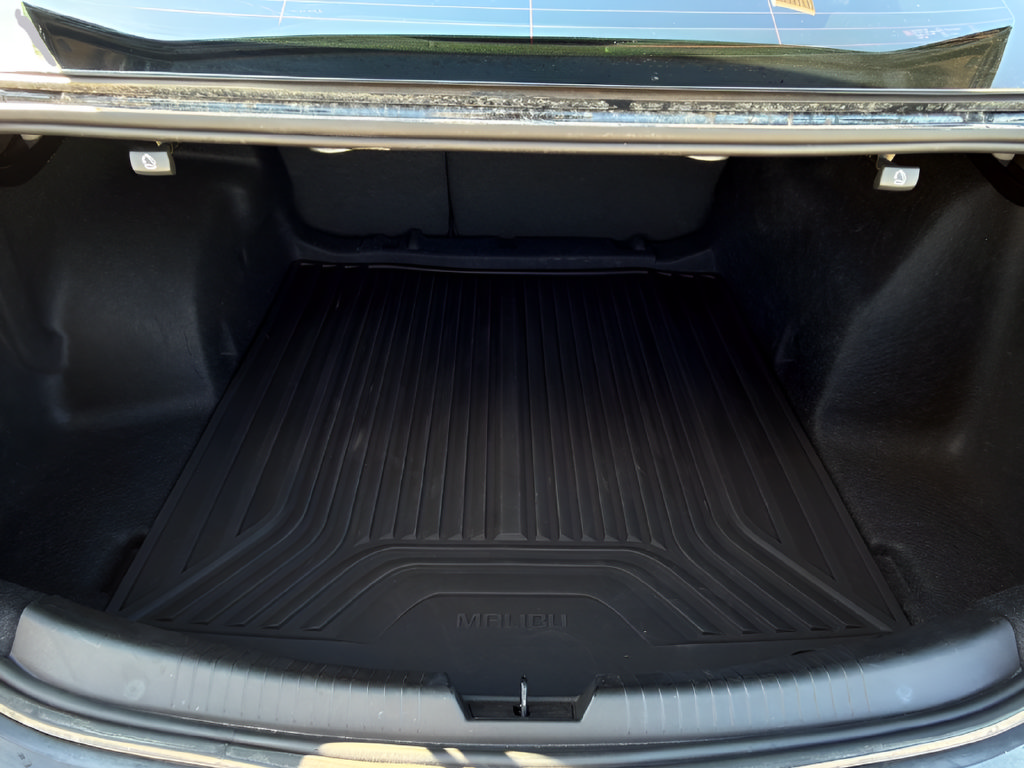 Used 2019 Chevrolet Malibu Premier w/ Sun and Wheel Package FWD image 9