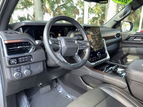 Used 2025 GMC Yukon XL Denali AWD/4WD image 18