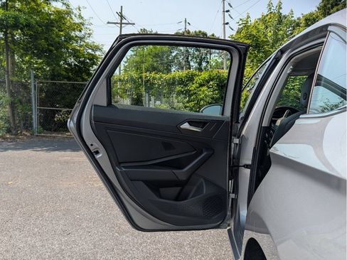 Used 2024 Volkswagen Jetta SE FWD image 11