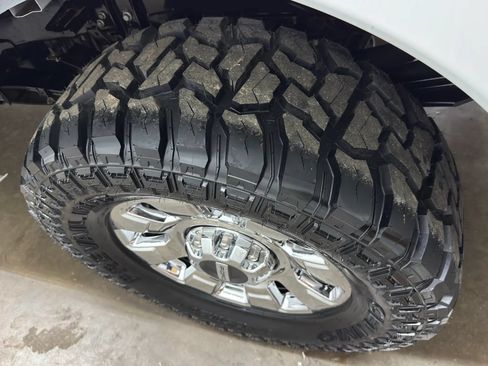 Used 2024 Ford F250 XLT w/ FX4 Off-Road Package AWD/4WD image 9