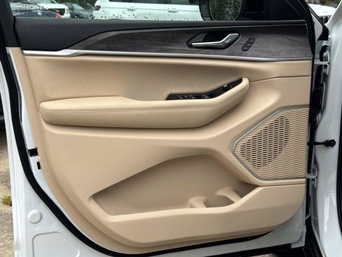 New 2026 Jeep Grand Cherokee L Limited RWD image 17