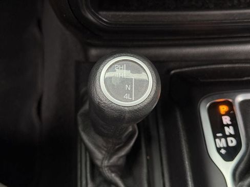 Used 2020 Jeep Wrangler Sport AWD/4WD image 19
