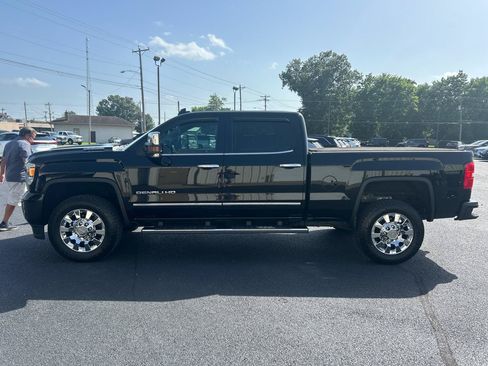 Used 2019 GMC Sierra 2500 Denali w/ Duramax Plus Package AWD/4WD image 8
