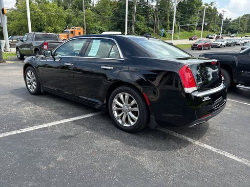 Used 2017 Chrysler 300 C w/ Safetytec Plus Group AWD/4WD image 9