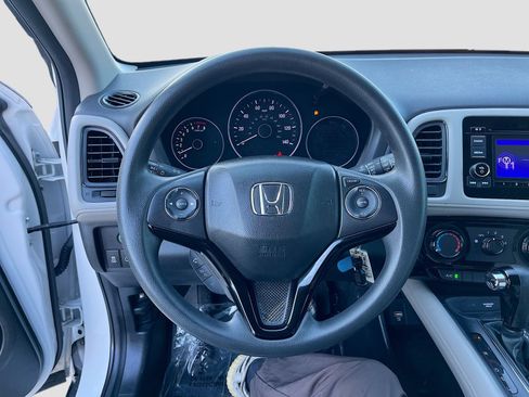 Used 2022 Honda HR-V LX image 11