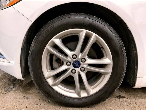Certified 2018 Ford Fusion SE FWD image 8