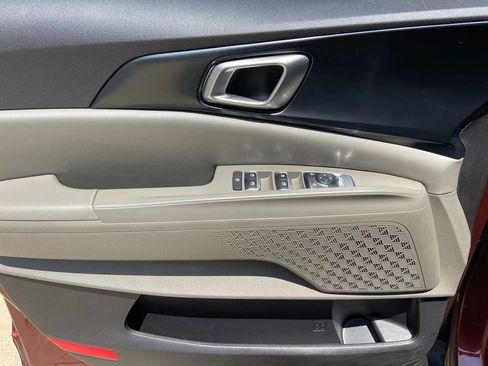Used 2025 Kia Carnival FWD image 10