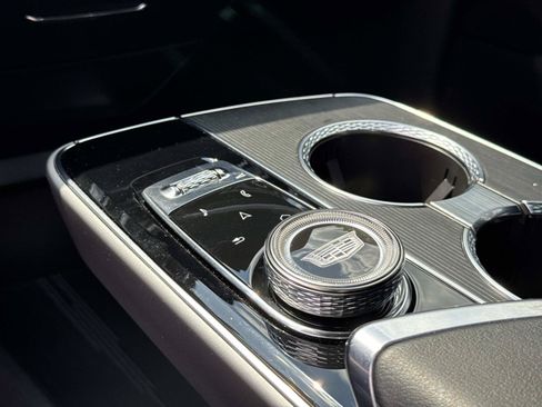 Certified 2024 Cadillac Lyriq Luxury AWD/4WD image 23