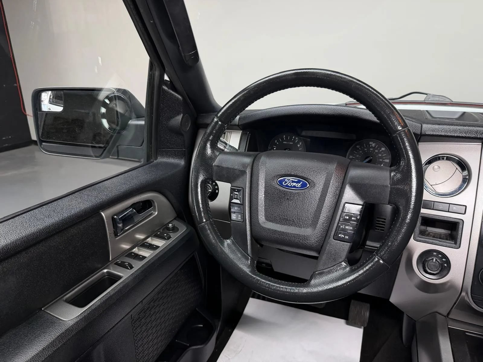 Used 2017 Ford Expedition 4WD image 24