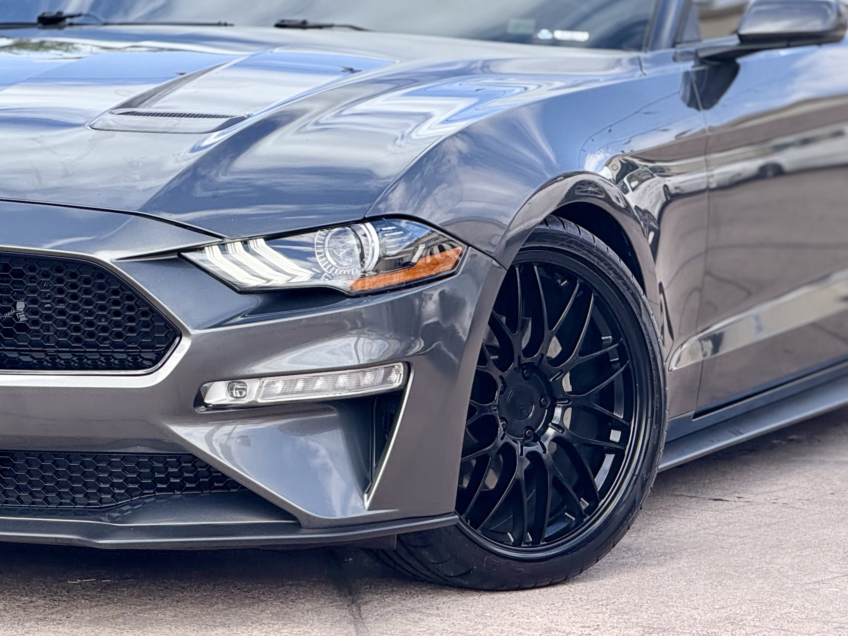 Used 2018 Ford Mustang Premium RWD image 18