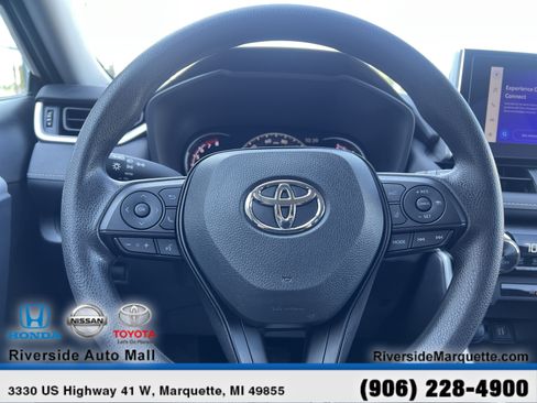 Used 2025 Toyota RAV4 XLE AWD/4WD image 21