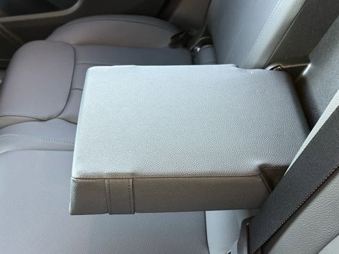 Certified 2025 Mercedes-Benz GLB 250 4MATIC image 32