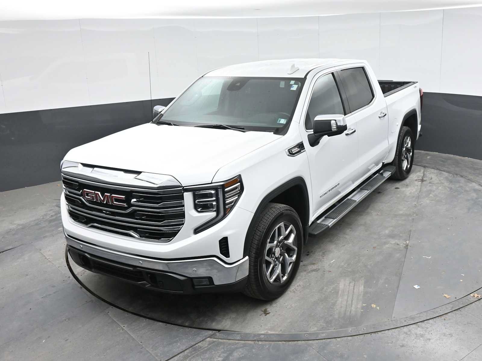 Used 2024 GMC Sierra 1500 SLT w/ SLT Premium Plus Package AWD/4WD image 31