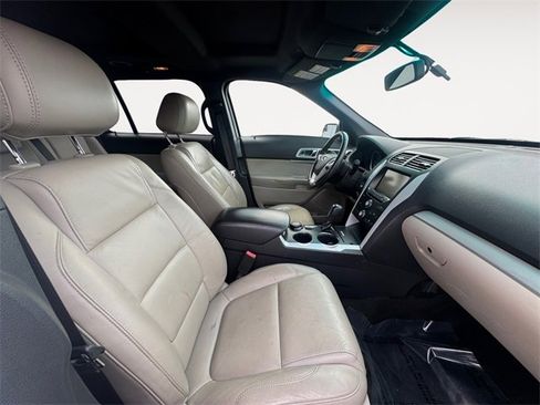 Used 2014 Ford Explorer XLT w/ Equipment Group 202A image 14