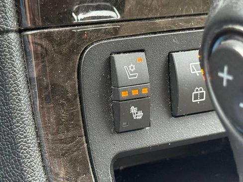 Used 2011 GMC Acadia Denali FWD image 29
