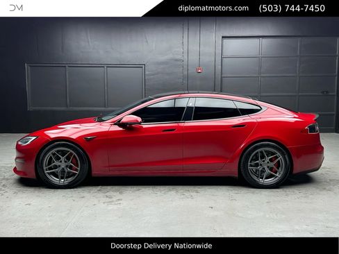 Used 2021 Tesla Model S Plaid image 4