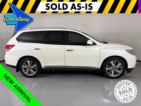 Used 2016 Nissan Pathfinder Platinum w/ Cargo Package FWD image 9