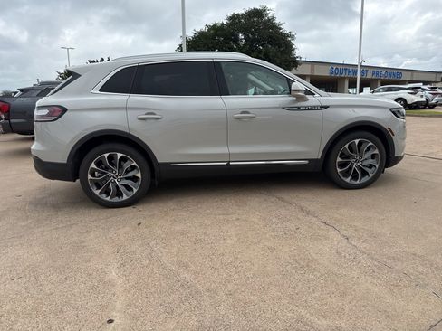 Used 2023 Lincoln Nautilus Reserve w/ Luxury Package AWD/4WD image 8