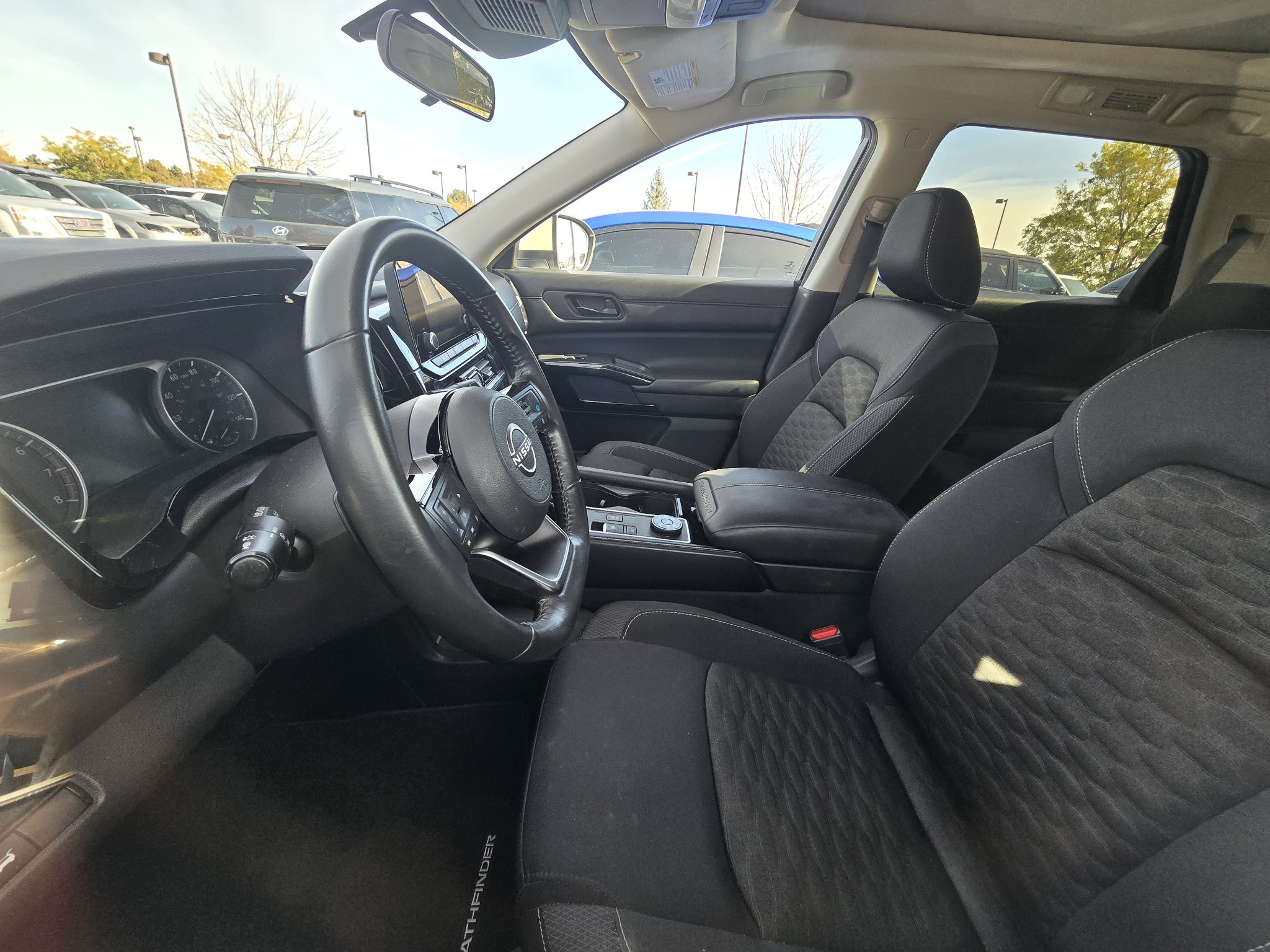 Used 2023 Nissan Pathfinder SV w/ SV Premium Package AWD/4WD image 10