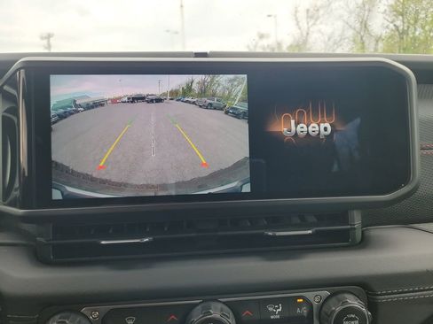 Used 2024 Jeep Wrangler Unlimited Rubicon image 21