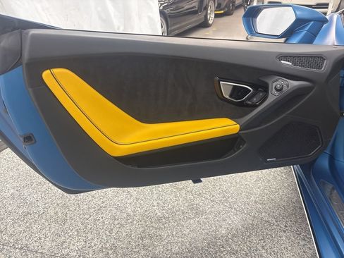 Used 2020 Lamborghini Huracan EVO RWD image 33