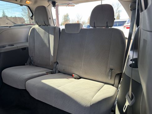 Used 2016 Toyota Sienna LE FWD image 15