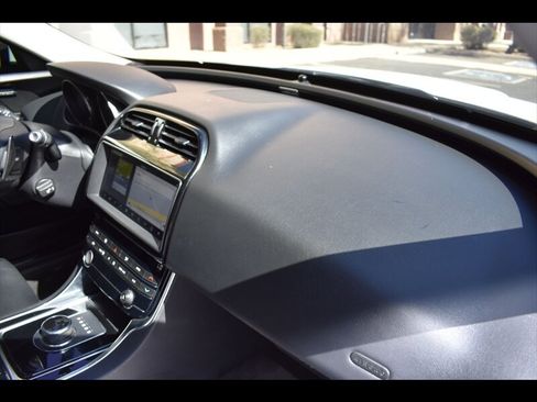 Used 2019 Jaguar XE Premium RWD image 37