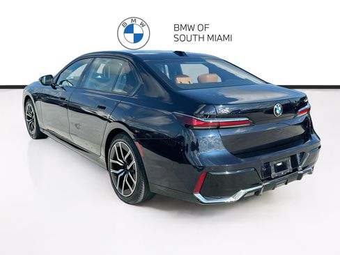 Used 2023 BMW 740i w/ Parking Assistance Package RWD image 5