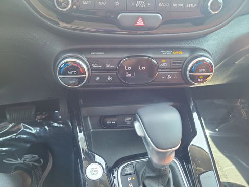 Used 2024 Kia Soul EX w/ Option Group 015 FWD image 31