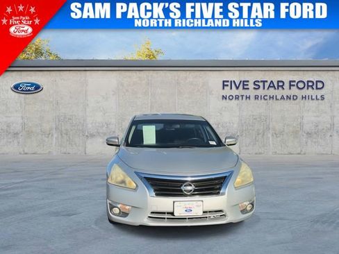 Used 2014 Nissan Altima 2.5 SV w/ Convenience Package image 3