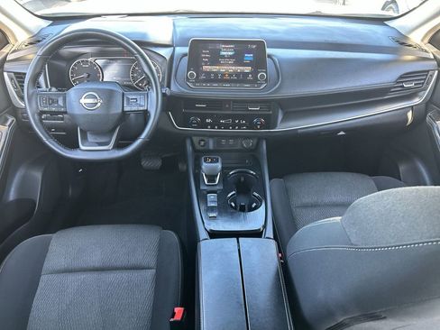 Used 2025 Nissan Rogue SV FWD image 12