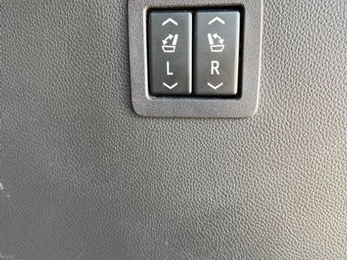 Used 2024 Buick Enclave Premium image 22