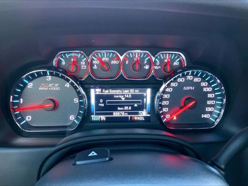Used 2020 Chevrolet Suburban LT AWD/4WD image 25