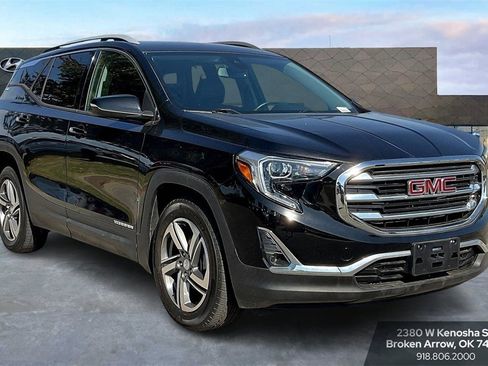 Used 2021 GMC Terrain SLT image 2