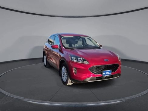 Used 2020 Ford Escape SE image 2