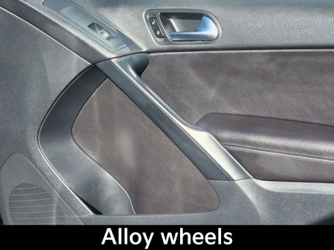 Used 2016 Volkswagen Tiguan SE image 19